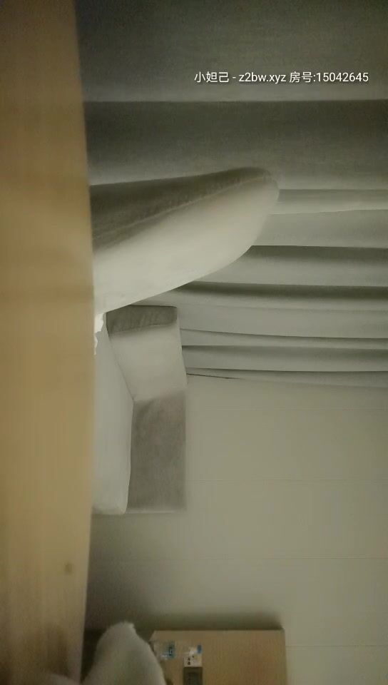 小妲己平台【37度6尋花】高顏值小姐姐偷拍，新晉探花勁爆首場，粉胸溫柔體貼