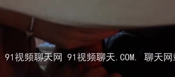 在樓上鄰居家裡操巨乳大屁股老姐，口活技術很好