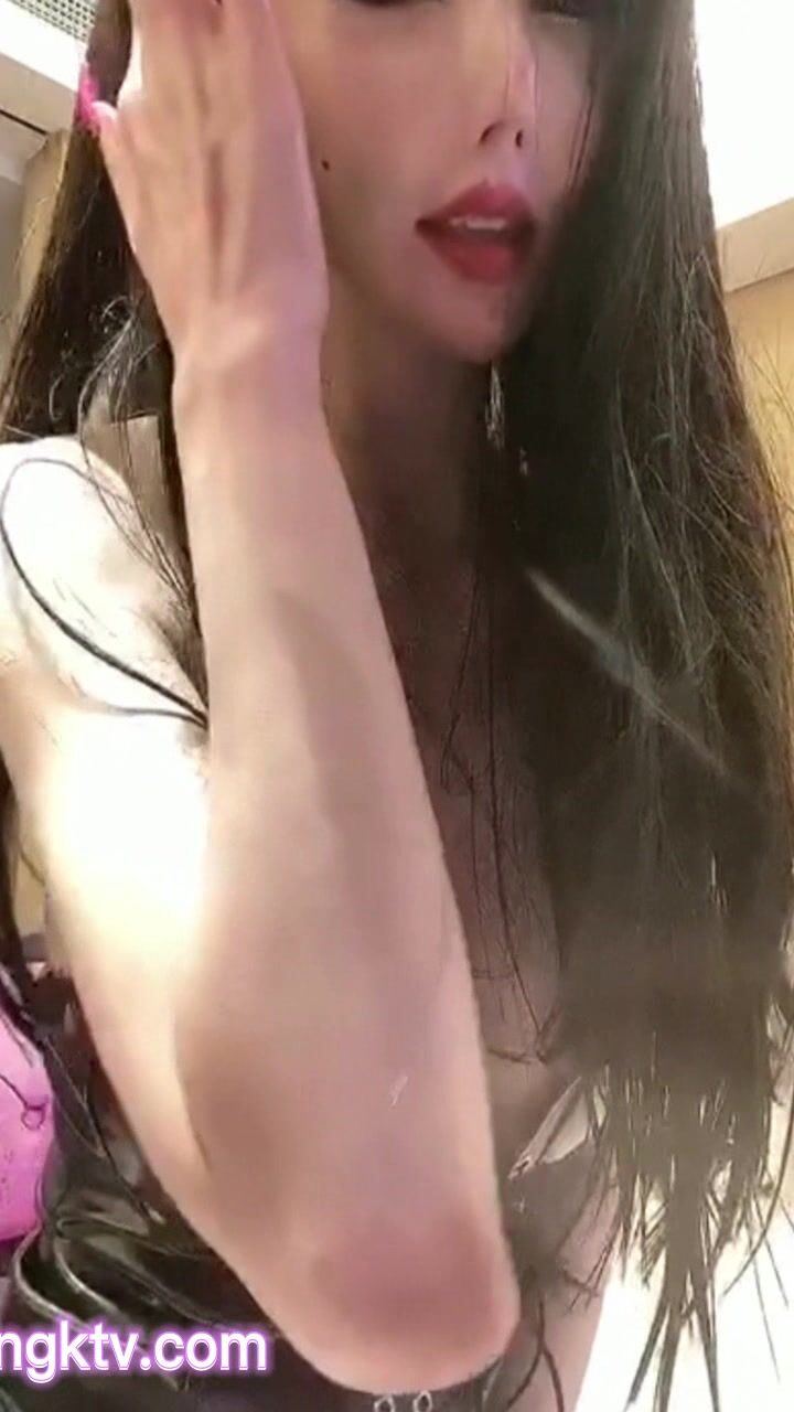 超推薦絕震撼】極品爆乳網紅『王瑞兒』最新八月私拍黑絲自慰噴水狂揉穴假陽具深喉女王扮演簡直太變態了- SOPORN.COM