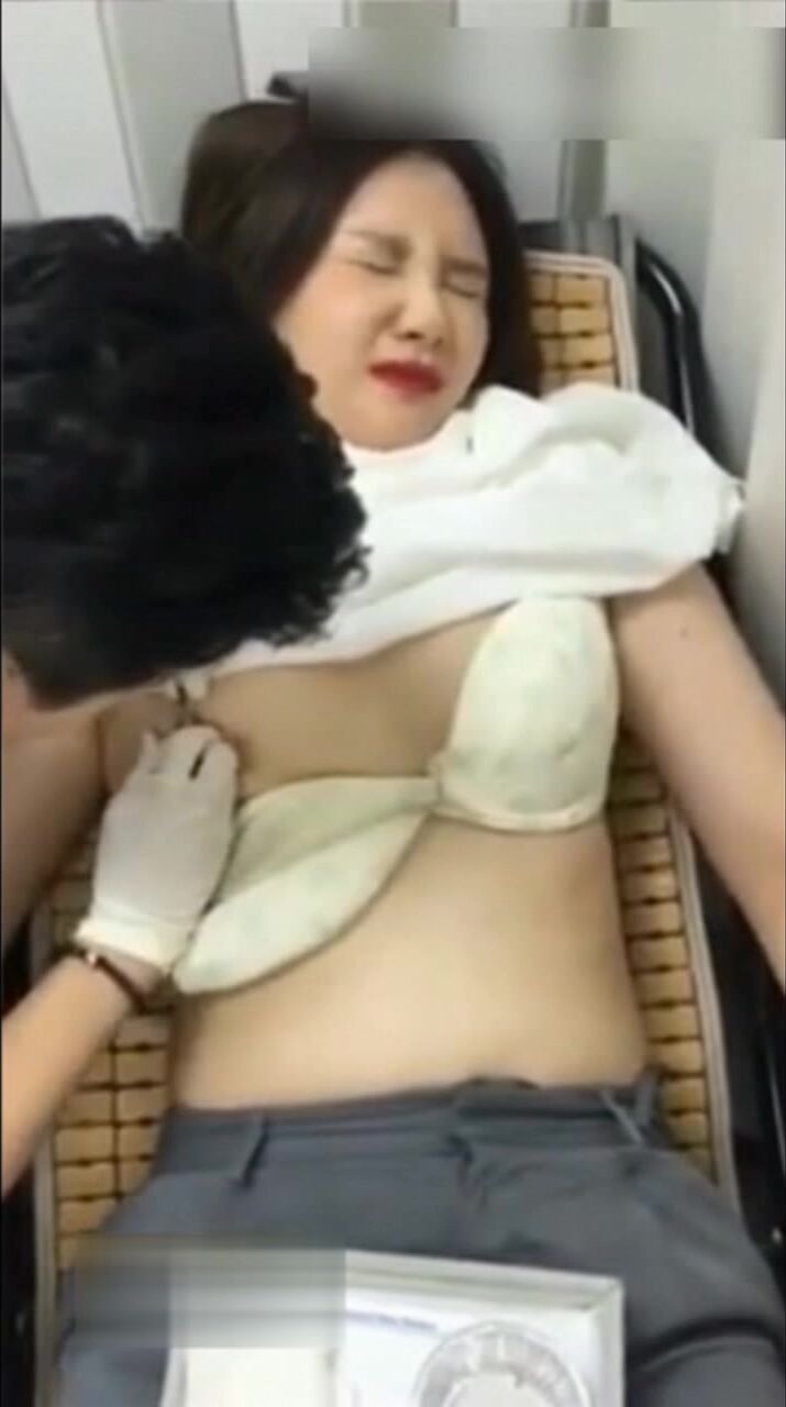 偷拍高顏值美女乳頭穿洞痛的都快哭了- SOPORN.COM