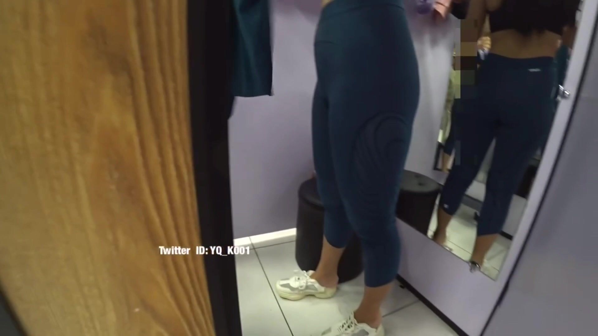 最新性愛泄密】推特綠帽大神YQ未流出勁作《商場試衣間淫慾露出》美乳豐臀身材真不錯太大膽了- SOPORN.COM